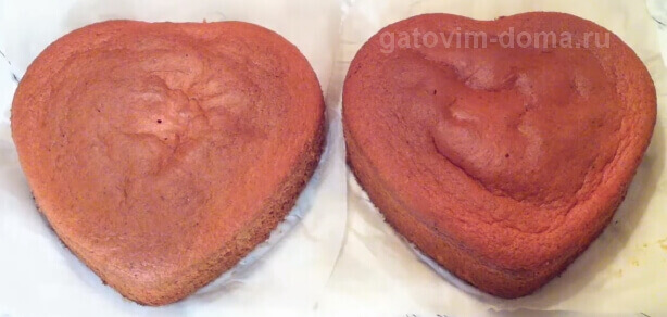 Запеченное печенье в форме сердца для создания красивого торта