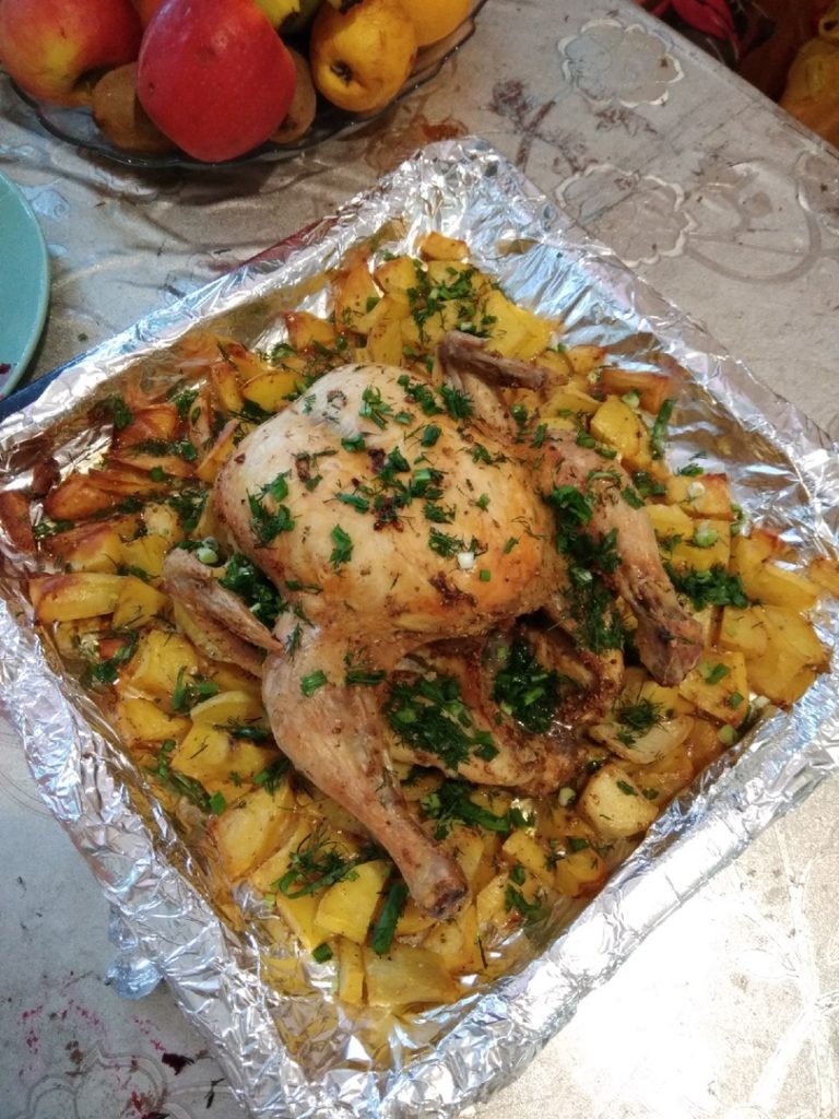 Рецепт курицы в духовке целиком с картошкой